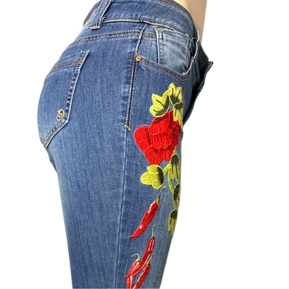 INDIGO REIN Gorgeous Embroidery Ankle Blue Jeans    Size 9 - Picture 8 of 16